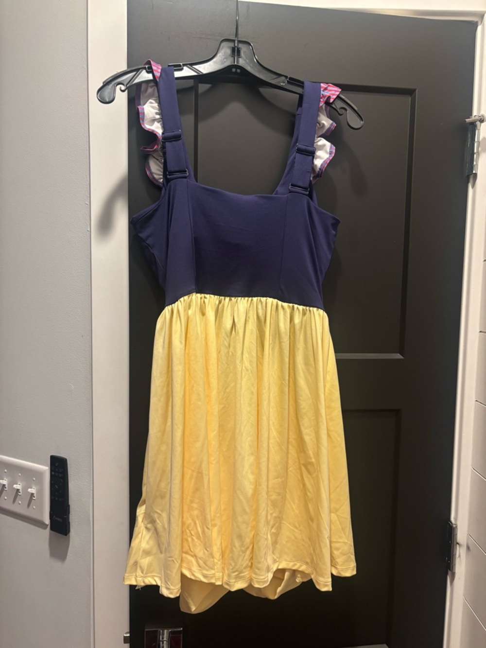 Disney Her Universe Women’s Snow White Athletic Dress Medium NWT NEW W/ Shorts - Picture 8 of 13
